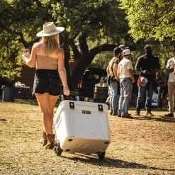Yeti Coolers ROADIE 60 WHEELED - Kühlbox 21 Yeti Coolers ROADIE 60 WHEELED - Kühlbox -Marmot Shop 5638039363 k roadie 60 wheeled yeti coolers 24